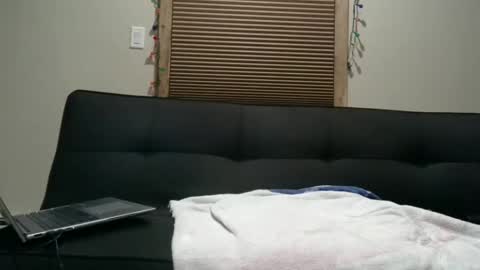 Snapshot of kenluca chatting on 01/04/25, 10:02 Kenluca online show from 01/04/25, 10:02