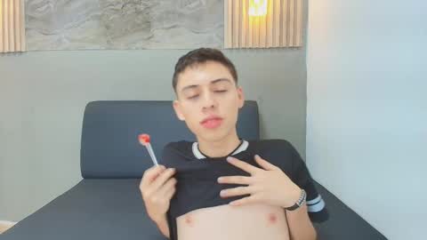 Snapshot of kenny_hank chatting on 03/16/26, 05:44 kenny_hank online show from 03/16/26, 05:44