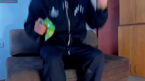 Snapshot of kenny_jones chatting on 11/03/25, 08:54 Kenny online show from 11/03/25, 08:54