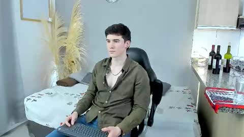 Santiago online show from 02/15/26, 04:31