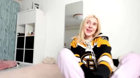 Kenzie online show from 12/06/24, 04:58