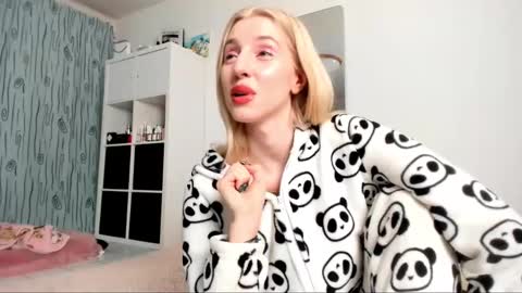 Kenzie online show from 01/27/25, 05:14