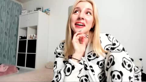 Kenzie online show from 02/03/25, 05:29