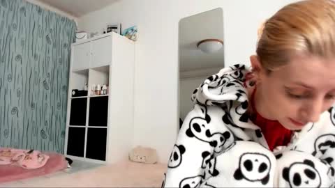 Kenzie online show from 02/06/25, 05:03