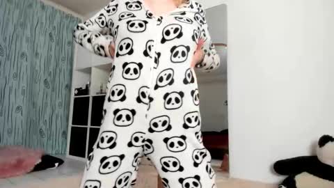 Kenzie online show from 11/21/25, 04:22