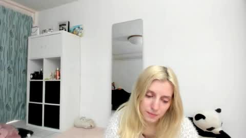 Snapshot of kenziedawton chatting on 04/05/26, 01:41 Kenzie online show from 04/05/26, 01:41