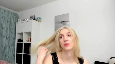 Snapshot of kenziedawton chatting on 04/20/26, 04:32 Kenzie online show from 04/20/26, 04:32