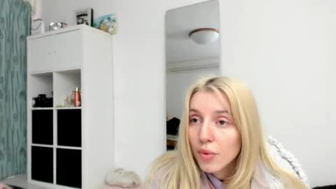 Snapshot of kenziedawton chatting on 05/10/26, 01:49 Kenzie online show from 05/10/26, 01:49