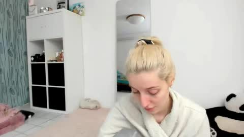 Snapshot of kenziedawton chatting on 05/24/26, 01:38 Kenzie online show from 05/24/26, 01:38