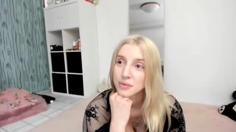 Snapshot of kenziedawton chatting on 07/13/26, 12:41 Kenzie online show from 07/13/26, 12:41