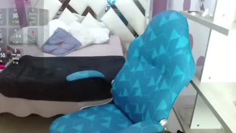 Snapshot of kerly_doll chatting on 06/17/26, 03:57 K E R L Y online show from 06/17/26, 03:57