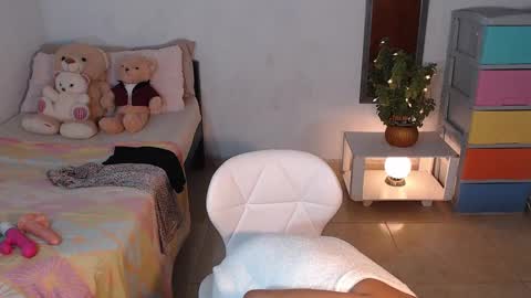 Mia  online show from 12/07/24, 03:52