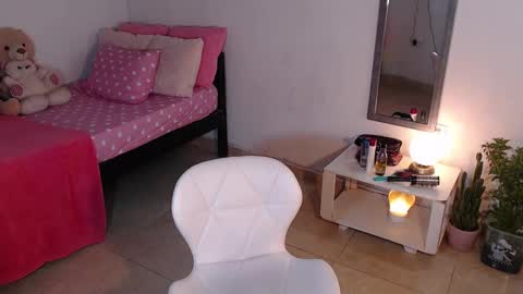 Mia  online show from 01/06/25, 09:54