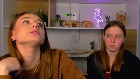 keuli_li online show from 12/19/25, 12:23