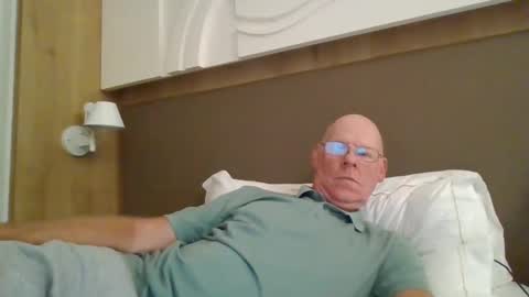 kevlooking4sez online show from 10/14/25, 05:47