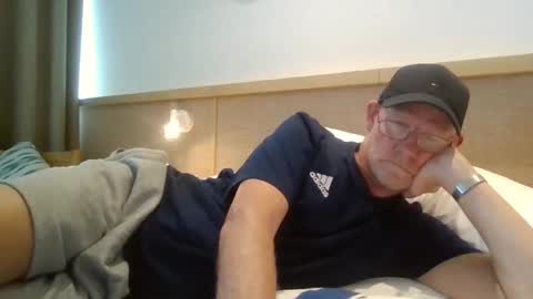Snapshot of kevlooking4sez chatting on 05/06/26, 04:56 kevlooking4sez online show from 05/06/26, 04:56