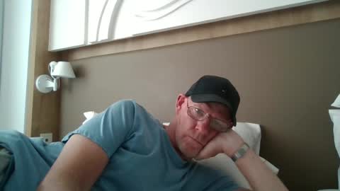 Snapshot of kevlooking4sez chatting on 06/15/26, 01:13 kevlooking4sez online show from 06/15/26, 01:13