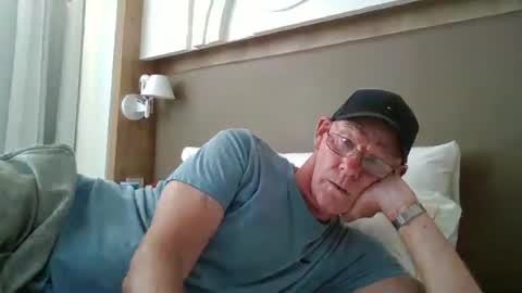 Snapshot of kevlooking4sez chatting on 06/17/26, 03:35 kevlooking4sez online show from 06/17/26, 03:35