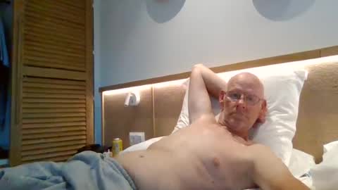 Snapshot of kevlooking4sez chatting on 08/01/26, 01:54 kevlooking4sez online show from 08/01/26, 01:54