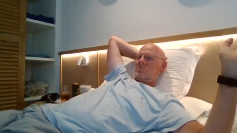 Snapshot of kevlooking4sez chatting on 08/02/26, 04:05 kevlooking4sez online show from 08/02/26, 04:05