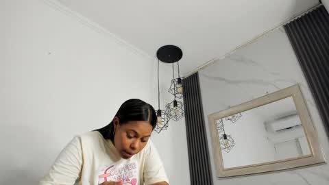 Snapshot of keyla_mejia chatting on 05/27/26, 12:02 Keyla online show from 05/27/26, 12:02