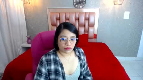 Snapshot of keyra_miller chatting on 02/24/25, 01:02 keyra_miller online show from 02/24/25, 01:02