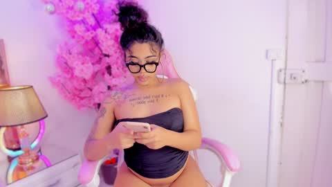 Khelany Isyy  online show from 12/05/24, 08:55