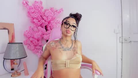 Khelany Isyy  online show from 01/14/25, 12:43