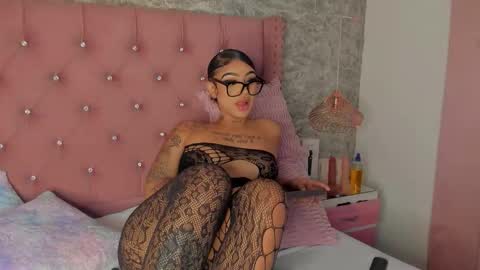 Khelany Isyy  online show from 10/27/25, 02:43