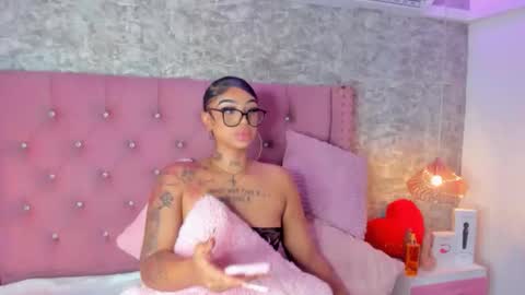 Khelany Isyy  online show from 02/06/26, 02:20