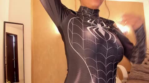 Khloe online show from 01/24/25, 04:49