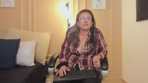 Snapshot of khloe_sp_ chatting on 06/09/26, 02:45 khloe_sp_ online show from 06/09/26, 02:45