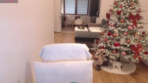 Snapshot of khloe_star chatting on 12/06/24, 01:11 Khloe online show from 12/06/24, 01:11