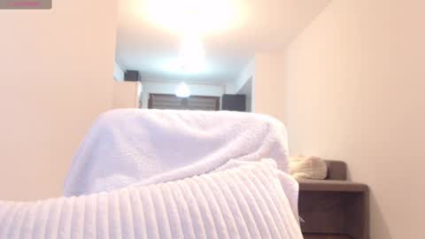 Snapshot of khloe_star chatting on 03/06/25, 05:11 Khloe online show from 03/06/25, 05:11