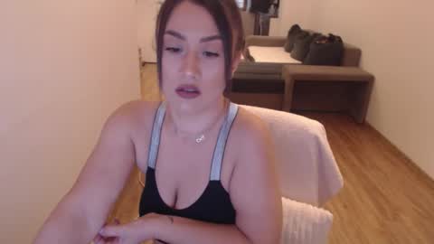 Snapshot of khloe_star chatting on 10/02/25, 01:18 Khloe online show from 10/02/25, 01:18