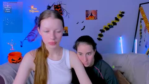 Snapshot of khloebeauty chatting on 10/22/25, 07:24 khloebeauty online show from 10/22/25, 07:24