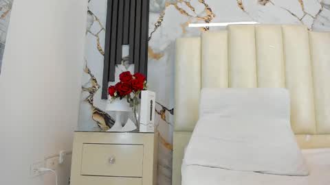 Khloe online show from 02/20/25, 08:17