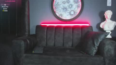 Khriss brown online show from 02/12/25, 09:54