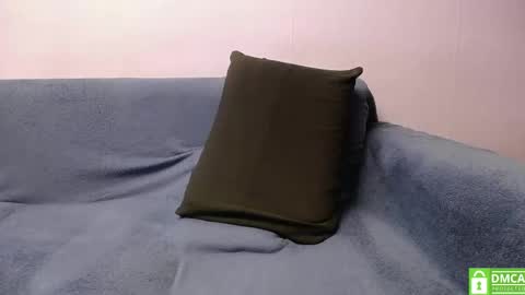 Hey Im Ivan everyday online 9am to 6pm 6 GMT Help me Reach K FollowerslPut your finger up  online show from 02/07/26, 02:59