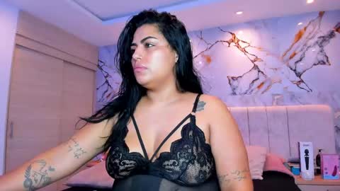 Snapshot of kiana_cream chatting on 05/03/26, 12:00 N M online show from 05/03/26, 12:00