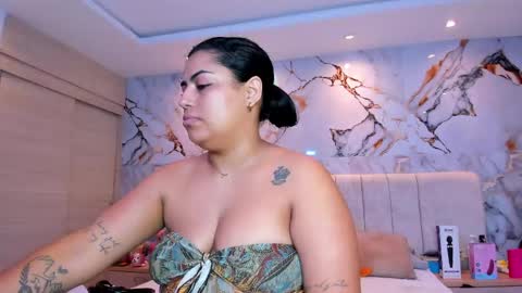 Snapshot of kiana_cream chatting on 05/15/26, 11:39 N M online show from 05/15/26, 11:39
