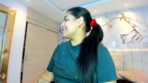 Snapshot of kiana_cream chatting on 06/19/26, 11:36 N M online show from 06/19/26, 11:36