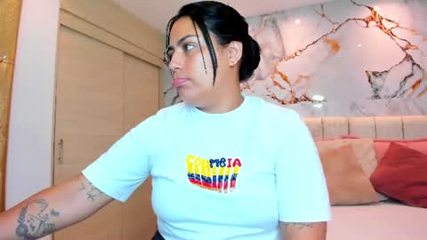 Snapshot of kiana_cream chatting on 07/14/26, 04:02 N M online show from 07/14/26, 04:02