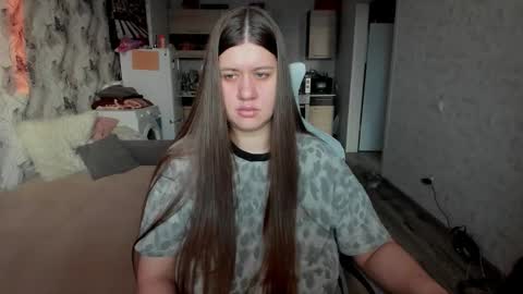 kianna_dior_ online show from 11/19/25, 09:53