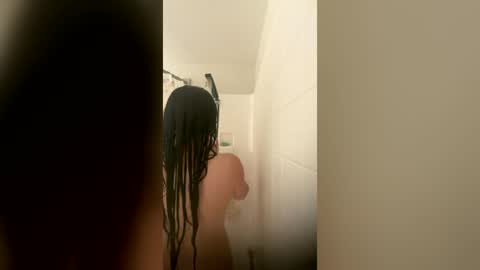 kiannaluv online show from 06/17/26, 01:12