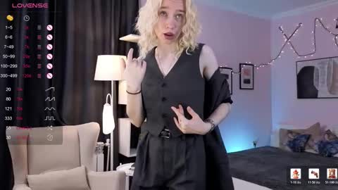 Snapshot of kiany_riv chatting on 02/27/26, 06:24 Sofia online show from 02/27/26, 06:24