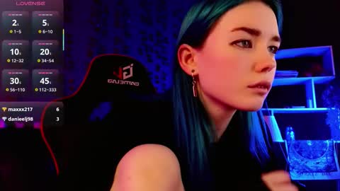 Kira online show from 10/08/25, 10:18