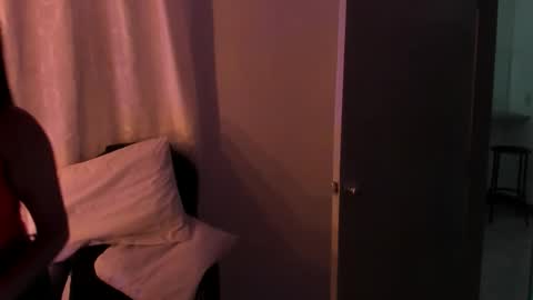 Kiara Johnsonn online show from 11/30/25, 01:37