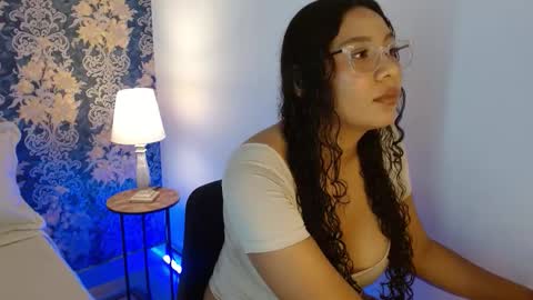 Snapshot of kiara_mare chatting on 02/25/26, 12:20 Mar online show from 02/25/26, 12:20