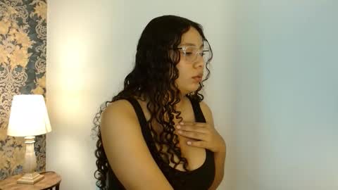 Snapshot of kiara_mare chatting on 03/01/26, 12:12 Mar online show from 03/01/26, 12:12